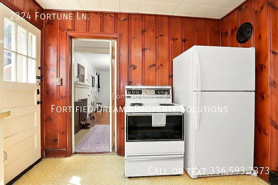 The Sunporch Bungalow Guilford Hills, Fully Fully furnished and WIFI — Photo 4