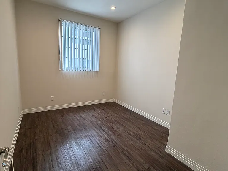 3192 W 7th St — Photo 14