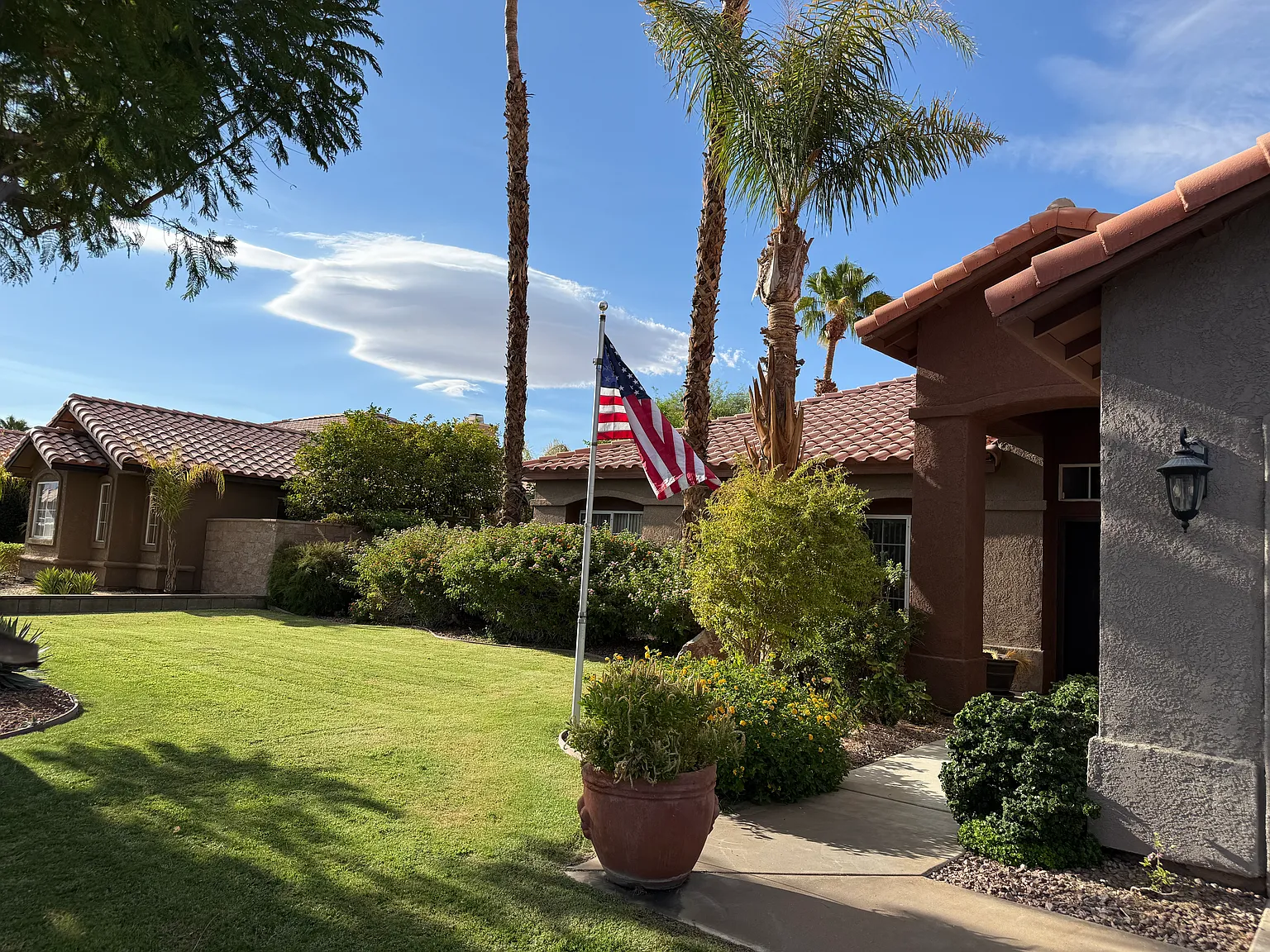 3 bed, 2200 sqft, $3,200 — Photo 3