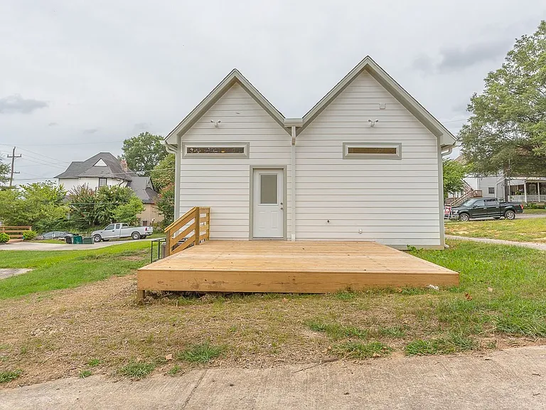 1008 Fairview Ave — Photo 12