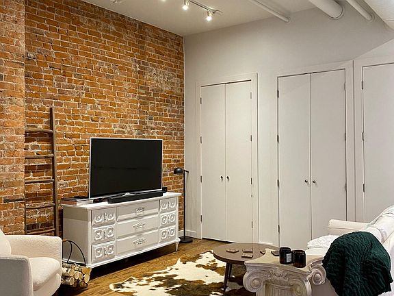 4th image of 1207 Elm St #3
