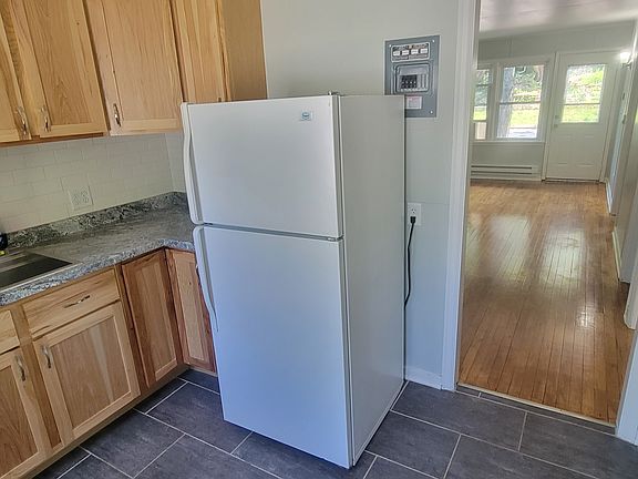 5th image of 607 13th Ave E #5
