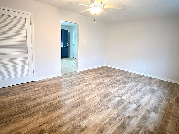 3rd image of 194 Dunroven Dr