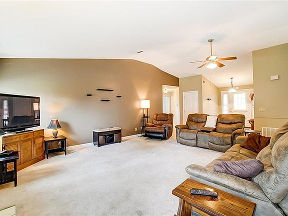 4th image of 8750 Deer Plains Way