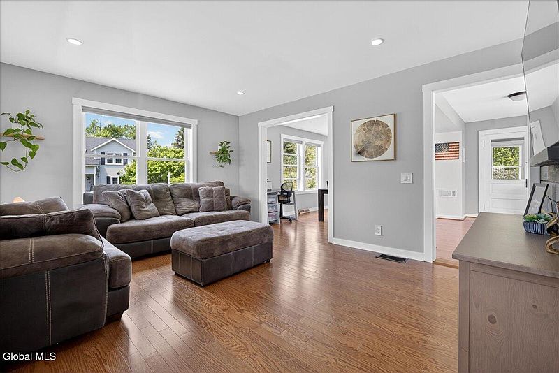 2nd image of 22 Parkhurst Road