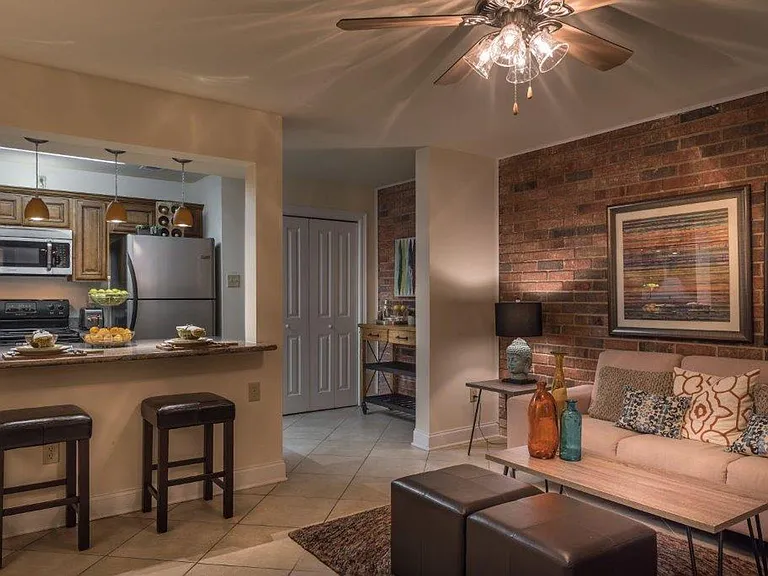 Regency at Metairie — Photo 8