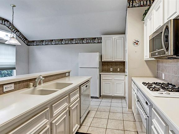 5th image of 4019 Creek Hollow Ln