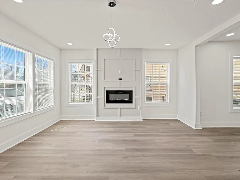 2817 Winbern St — Photo 3