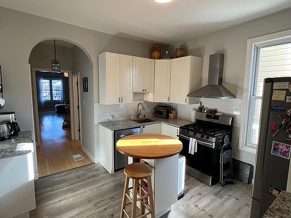 3rd image of 2826 N Sawyer Ave #1