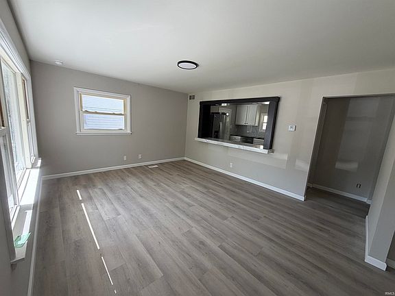 3rd image of 1661 Jeanette Ave