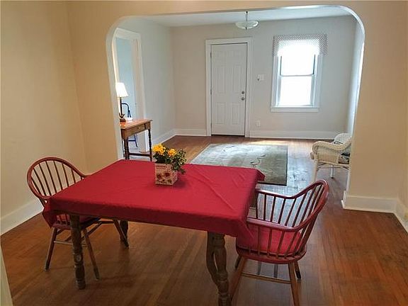 3rd image of 202 S Elm St