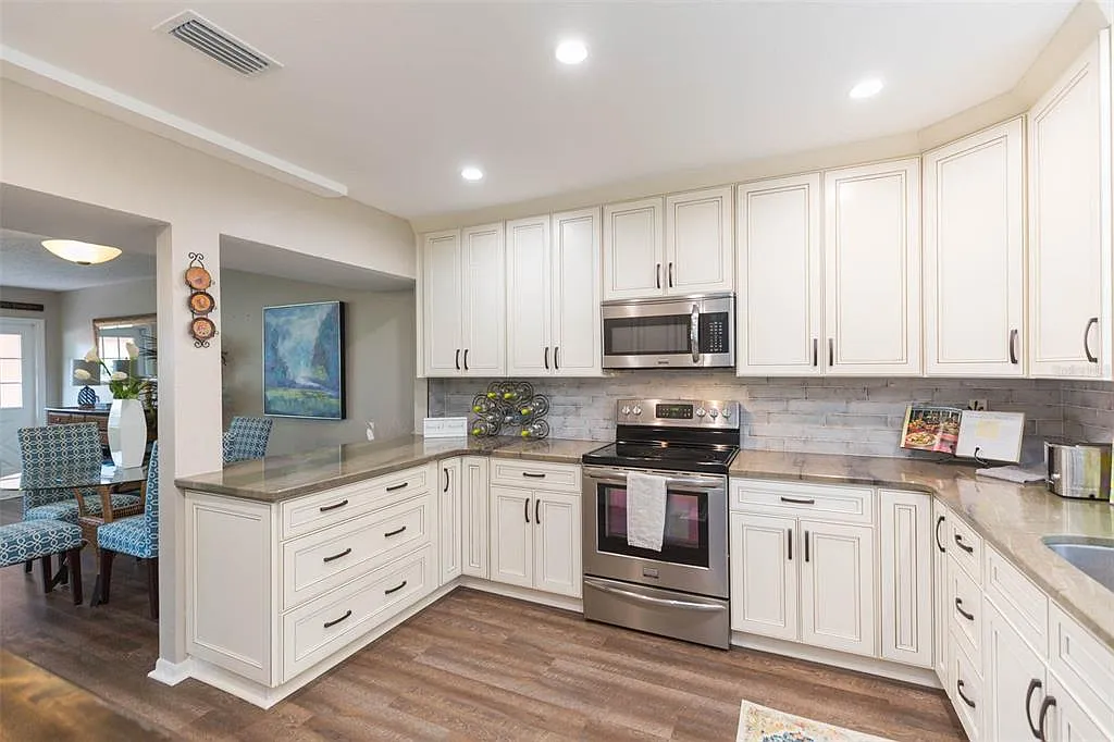 2 bed, 2.5 bath, 1496 sqft, $5,995 — Photo 2