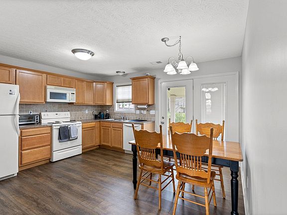5th image of 2652 Rockaway Pl
