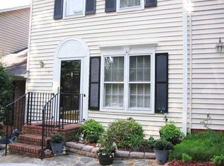 8 Somersett Dr, Spartanburg, SC 29301