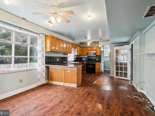 18 E Essex Ave, Lansdowne, PA 19050