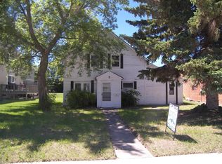 610 Thompson St, Bottineau, ND 58318