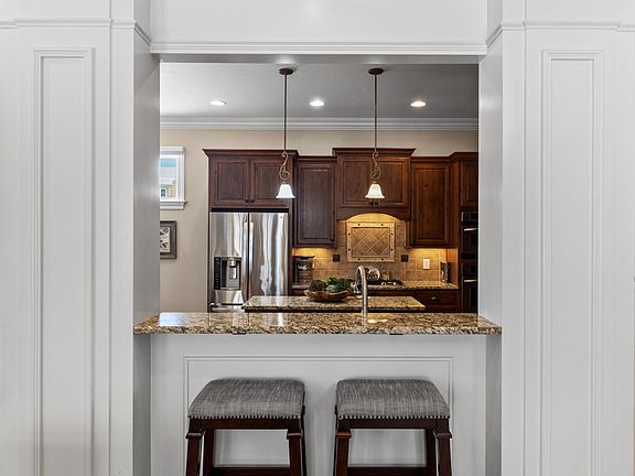 5th image of 256 Ivy Gate Ln