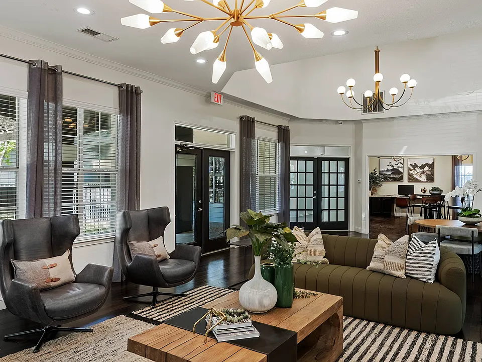 Cozy Leasing Office