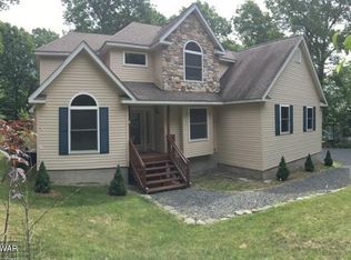 155 Oak Ridge Dr, Milford, PA 18337