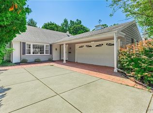 331 Sherbrooke Ave, Williamsville, NY 14221