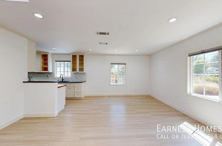 5844 Vesper Ave — Photo 2