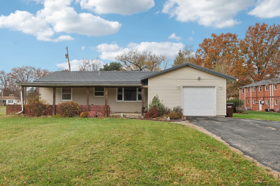 Lagrange Rd-S2011-001.jpg