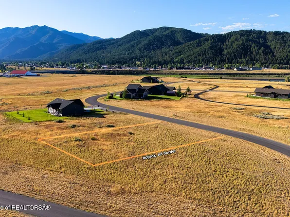 9 Aster Loop, Alpine, WY 83128