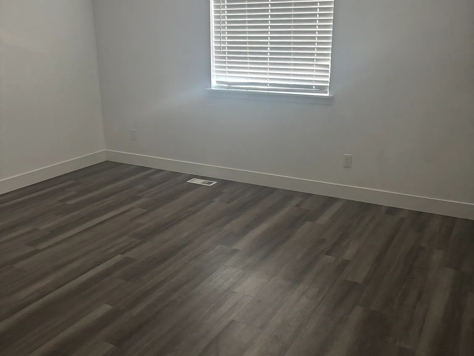 3 bed, 1200 sqft, $1,800 — Photo 4