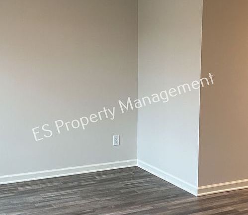 5th image of 3008 W Kings Canyon Dr
