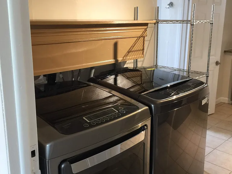 309 Cantril St #B — Photo 7