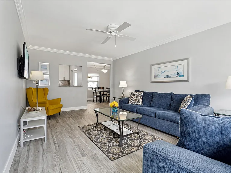 315 Van Buren St #205B — Photo 3