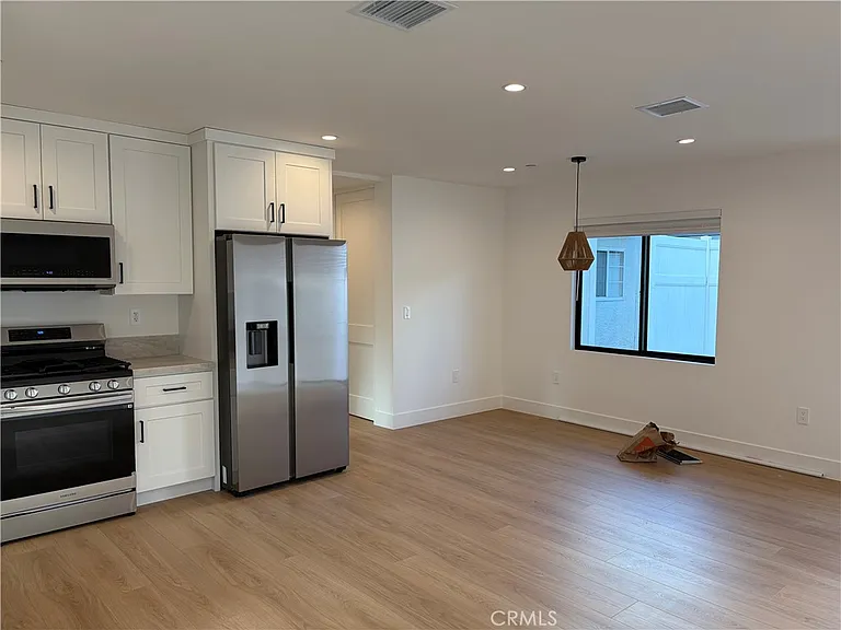 19212 Calvert St — Photo 3