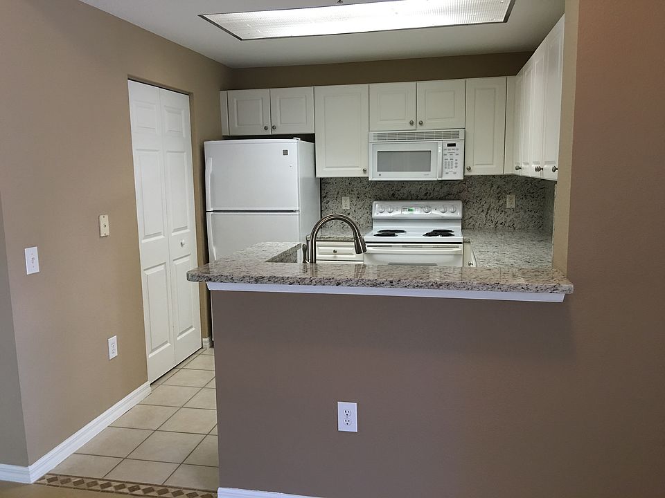 Eat-in Kitchen