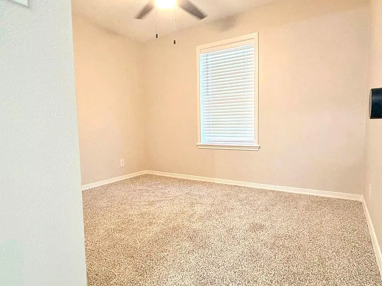 115 Stonewood Pl — Photo 10
