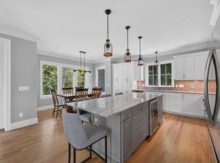 15 Highland Ave, Mattapoisett, MA 02739