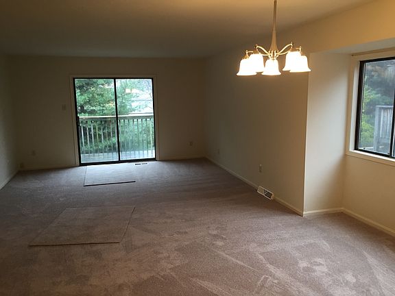 living room/dining room