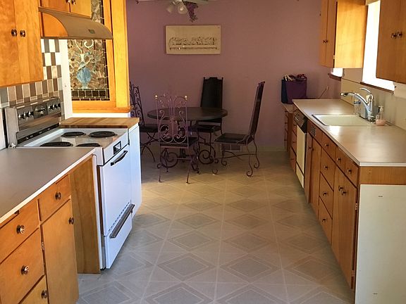 5th image of 2221 Grandview Dr W