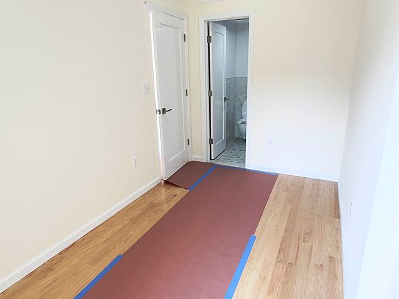 3rd image of 36 W 90th St #3
