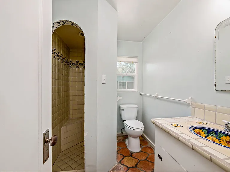 2710 E 6th St — Photo 15