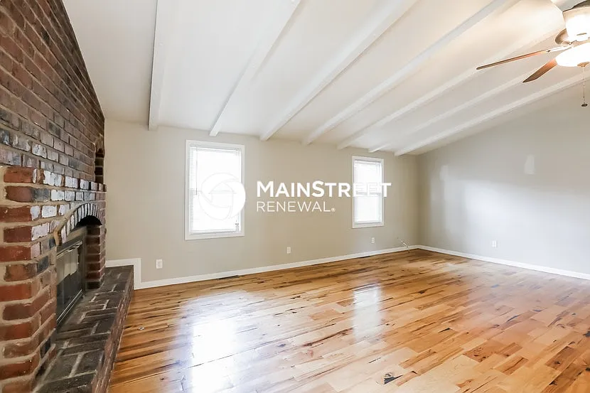1010 S Appleton Ave — Photo 4