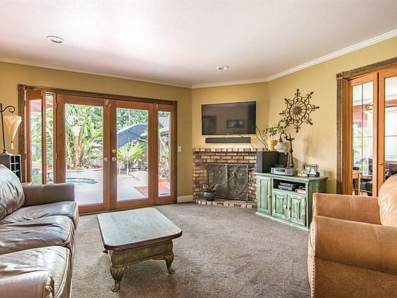 3rd image of 949 Chynoweth Ave