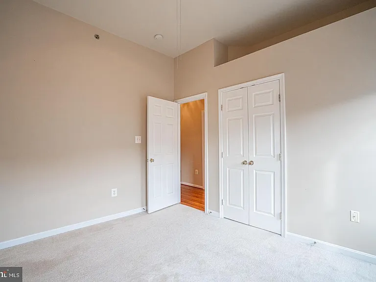 437 Clayton Ln — Photo 18