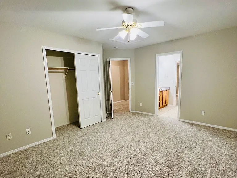 Second upstairs bedroom, actual unfurnished photo