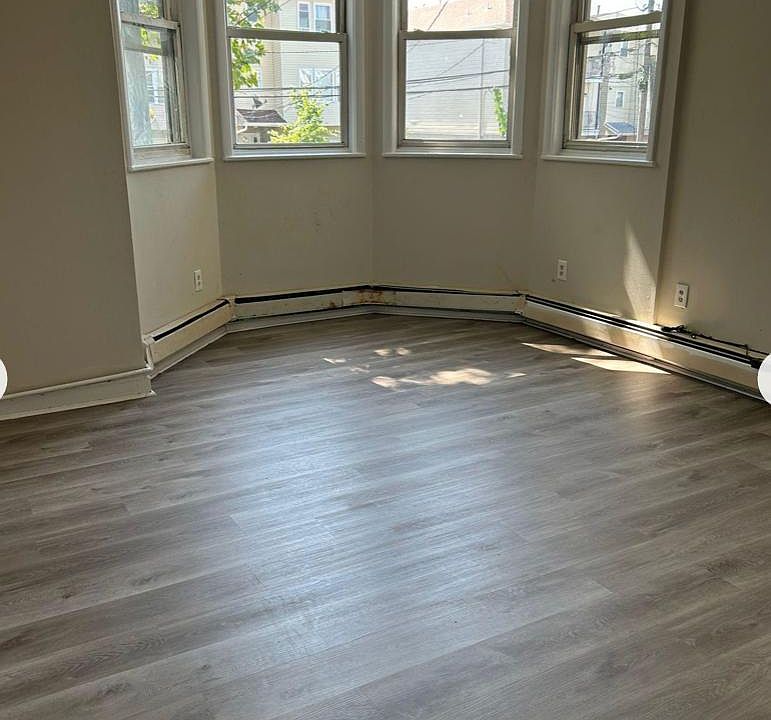 2nd image of 1102 Grove St Floor 2