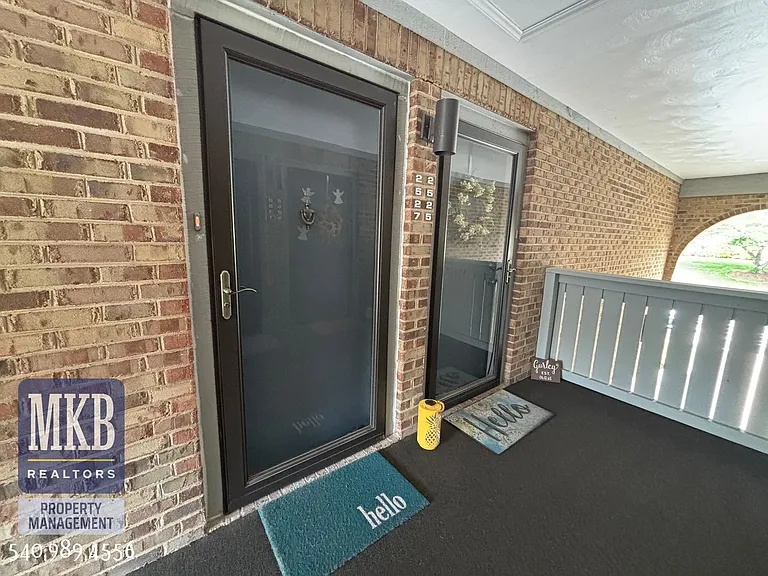 2527 Gatehouse Ln — Photo 4
