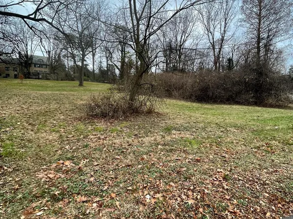 116 Hillcrest Ave, Philadelphia, PA 19118