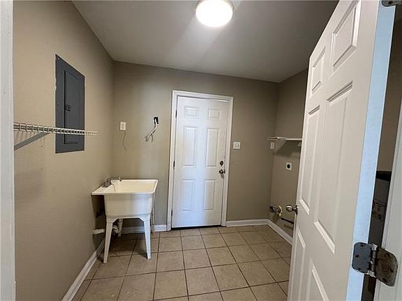 5th image of 3106 Laplace St