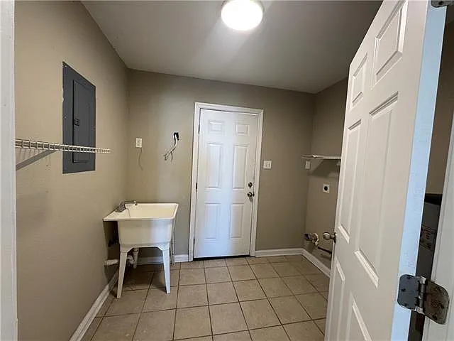 3106 Laplace St — Photo 5