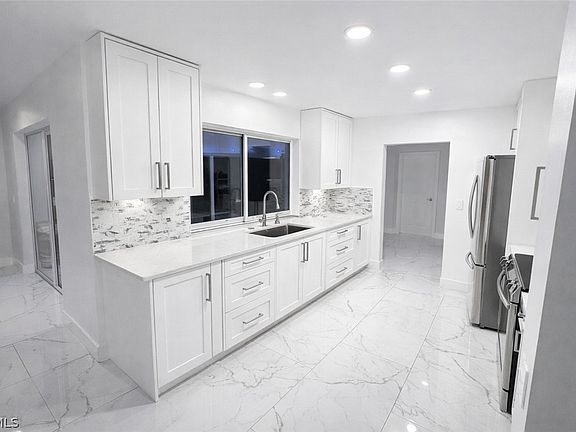 3rd image of 2208 SE 10th St
