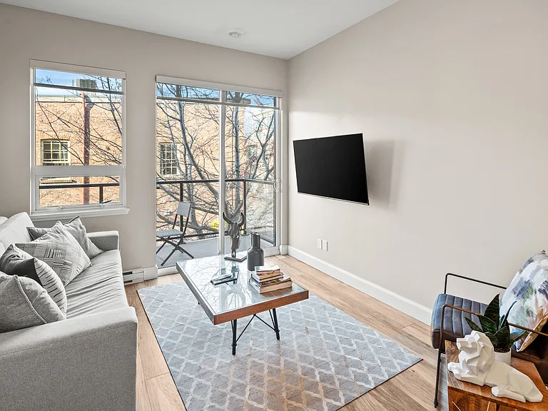 595 Pandora Ave #216 — Photo 7